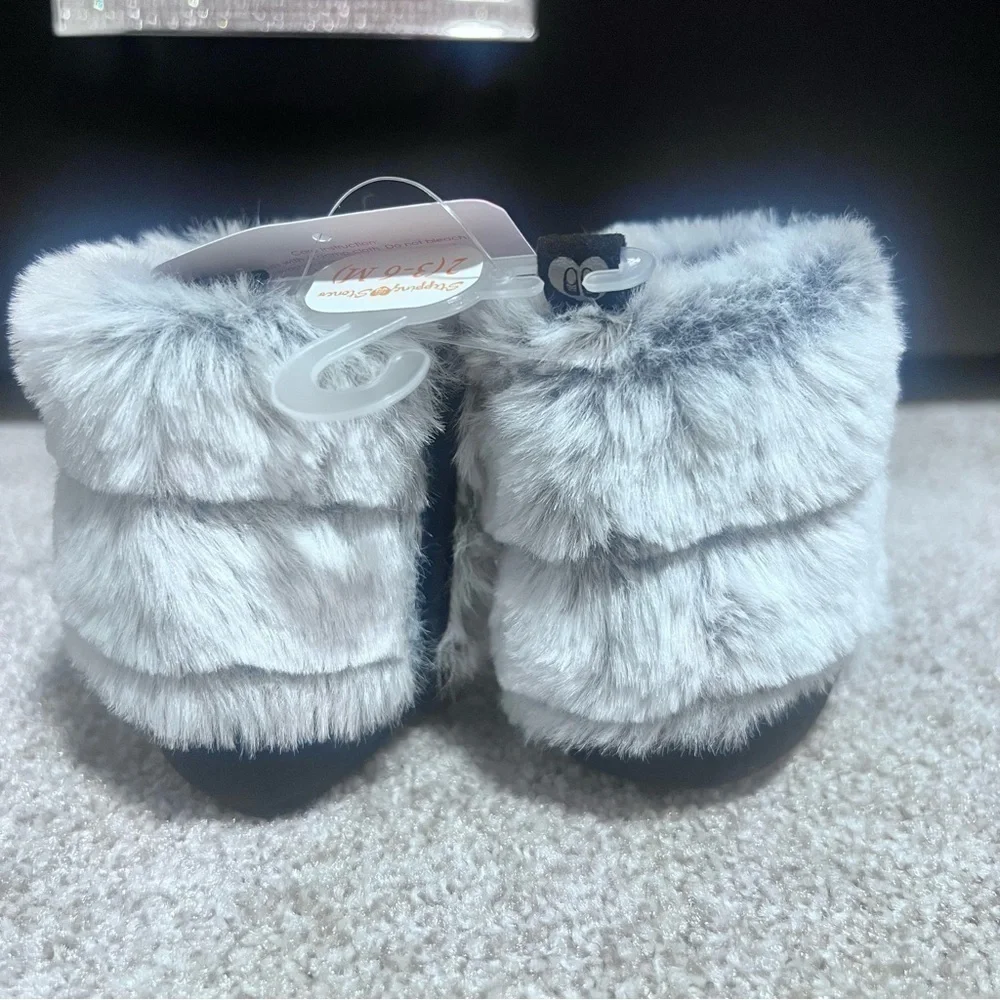 💚NWT Stepping stones infant faux suede/fur boots size 2 (3-6 months)